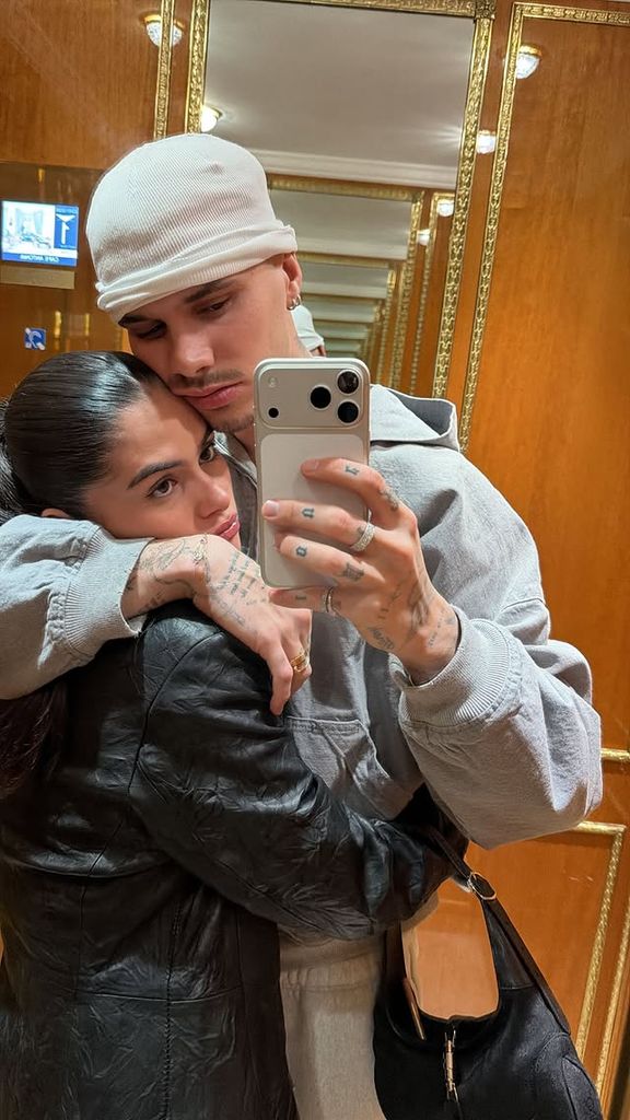 Romeo Beckham compartió esta selfue junto a Kim Turnbull durante su reciente visita a París.