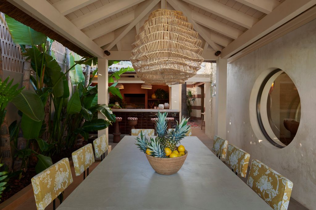 Comedor de verano ideal para reuniones numerosas