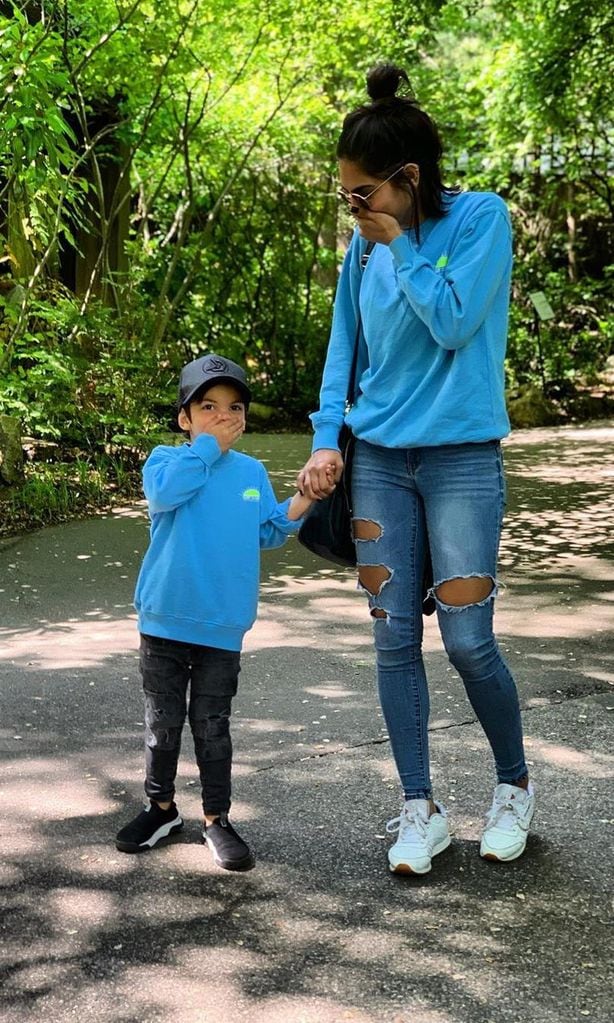 Alejandra Espinoza y su hijo Matteo
