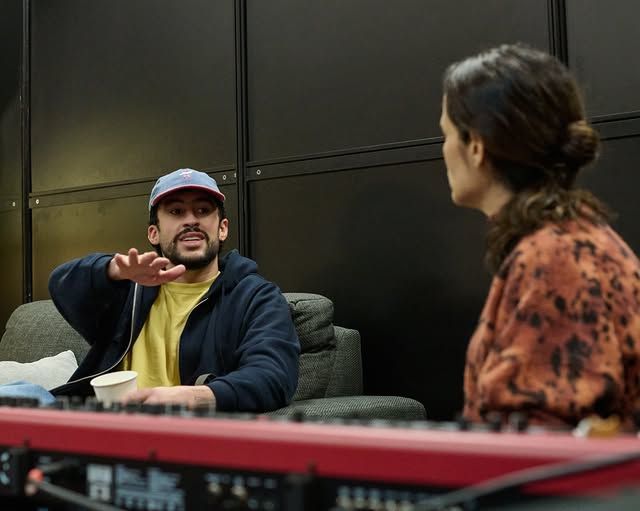 Bad Bunny y Julieta Venegas se reunieron horas antes del show para ultimar los detalles de su especial colaboración en vivo