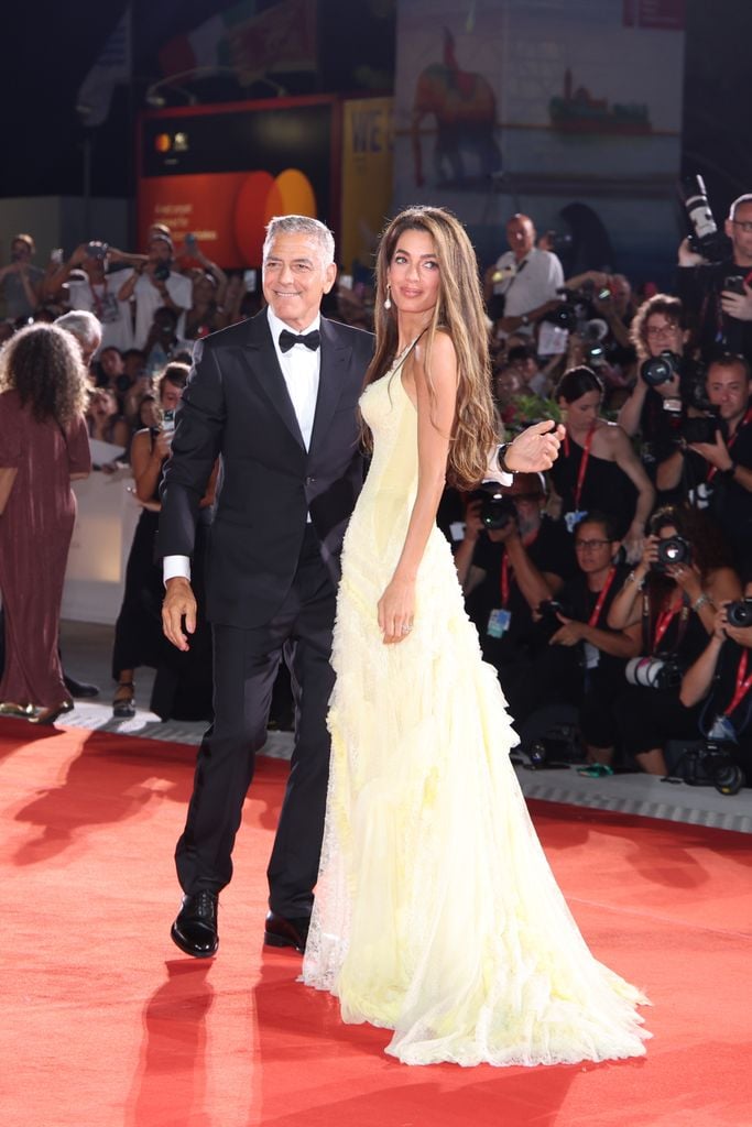 VENICE, ITALY - SEPTEMBER 01: George Clooney and Amal Clooney attend the "Wolfs" red carpet during the 81st Venice International Film Festival on September 01, 2024 in Venice, Italy. (Photo by Daniele Venturelli/WireImage)