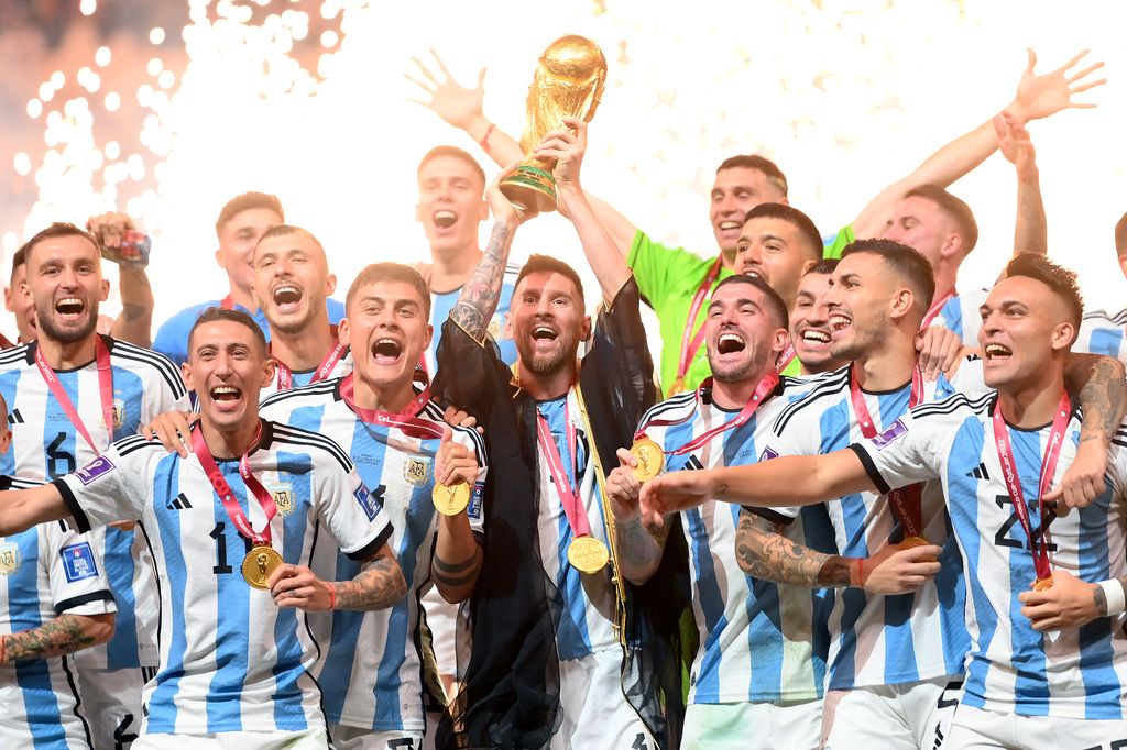 Lionel Messi y la selección argentina celebran el triunfo de la Copa del Mundo en Qatar 2022