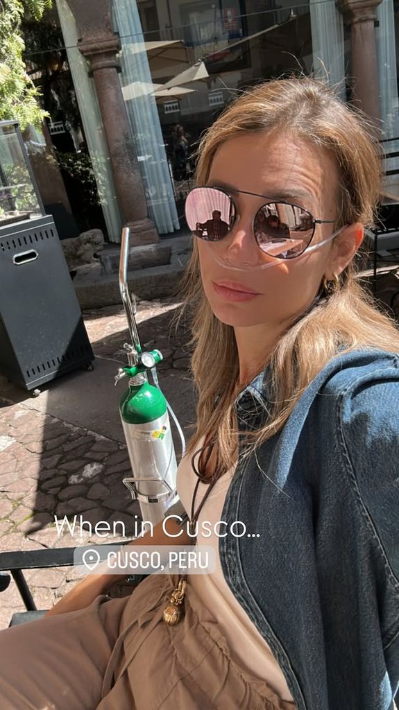 Alessandra Villegas reveló que no la pasó bien con la altura en Cusco y mostró que necesitó un tanque de oxígeno.