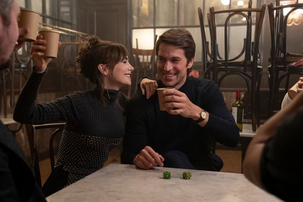 Escena de Emily y Gabriel en 'Emily en París'