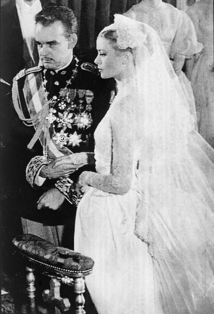 Rainiero de Mónaco y Grace Kelly durante su boda