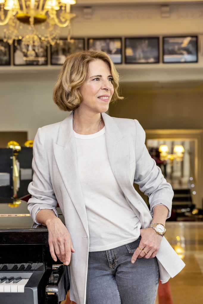 Soledad Giménez mirando hacia un lado