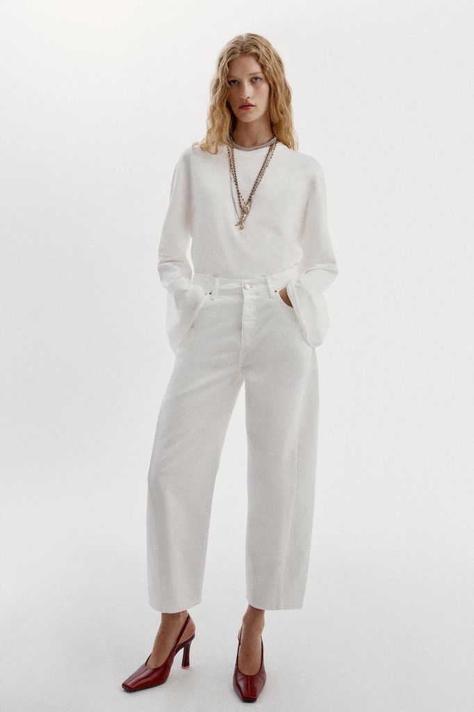 Vaqueros barrel blancos de Zara
