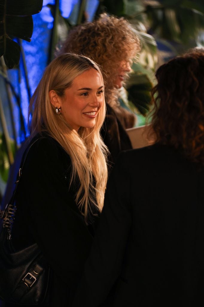 Ana Mena junto a Sheila Casas, hermana de su novio