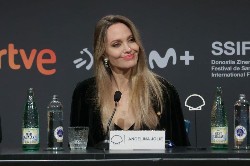 Angelina Jolie se emocionó al recordar a su madre