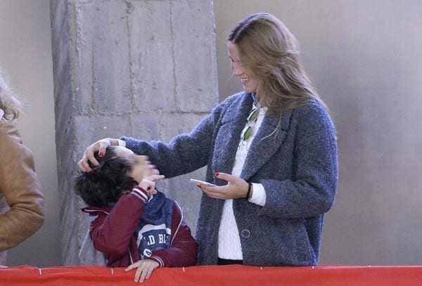 Anna, de 20 años, y el pequeño Álvaro se llevan estupendamente, tal y como se puede ver en estas imágenes
