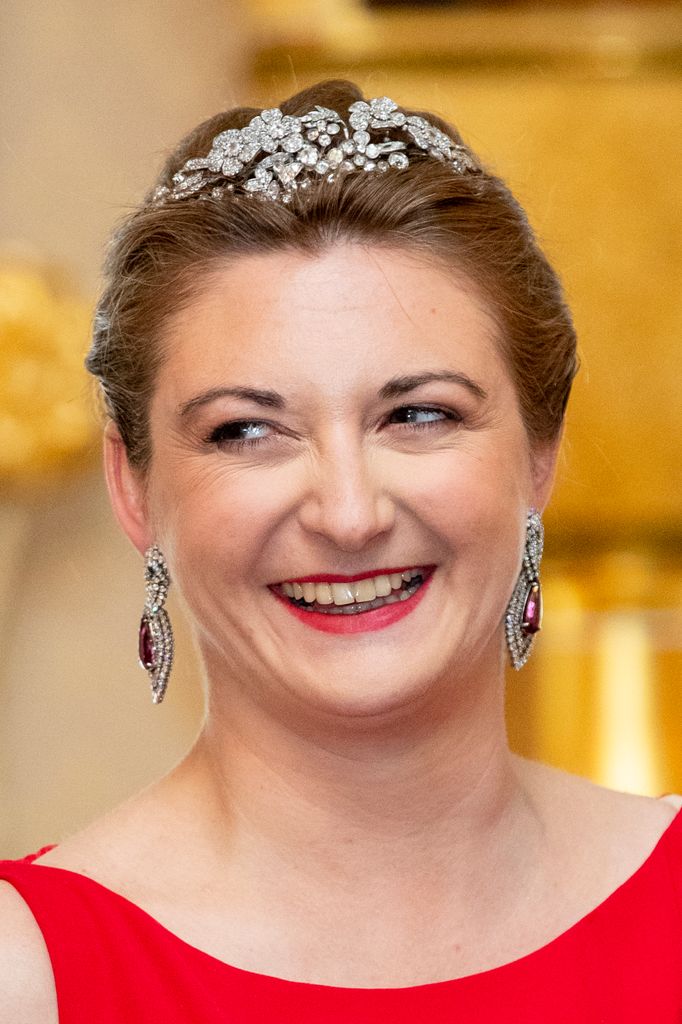 La entonces princesa heredera junto a la tiara floral, en una imagen de archivo