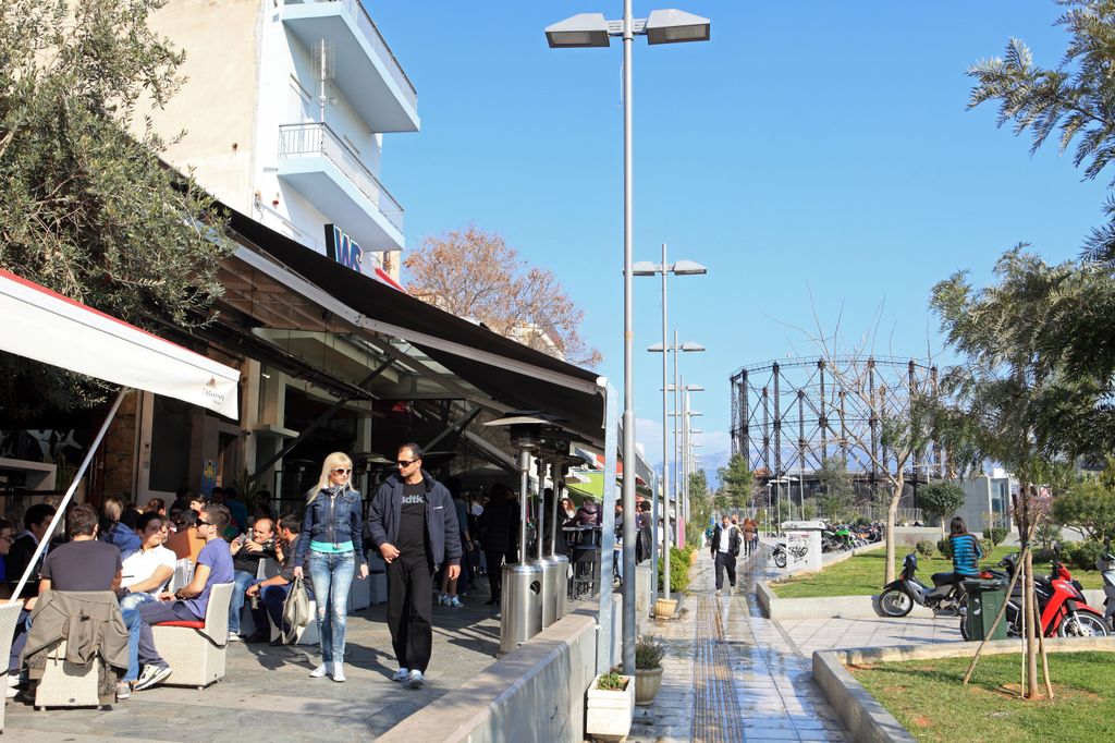 El animado barrio de Gazi en Atenas