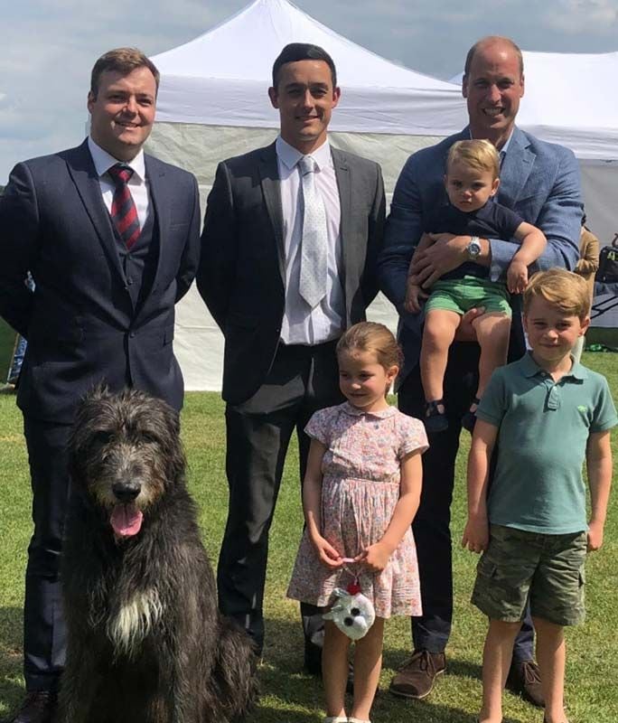 El principe Guillermo junto a sus tres hijos