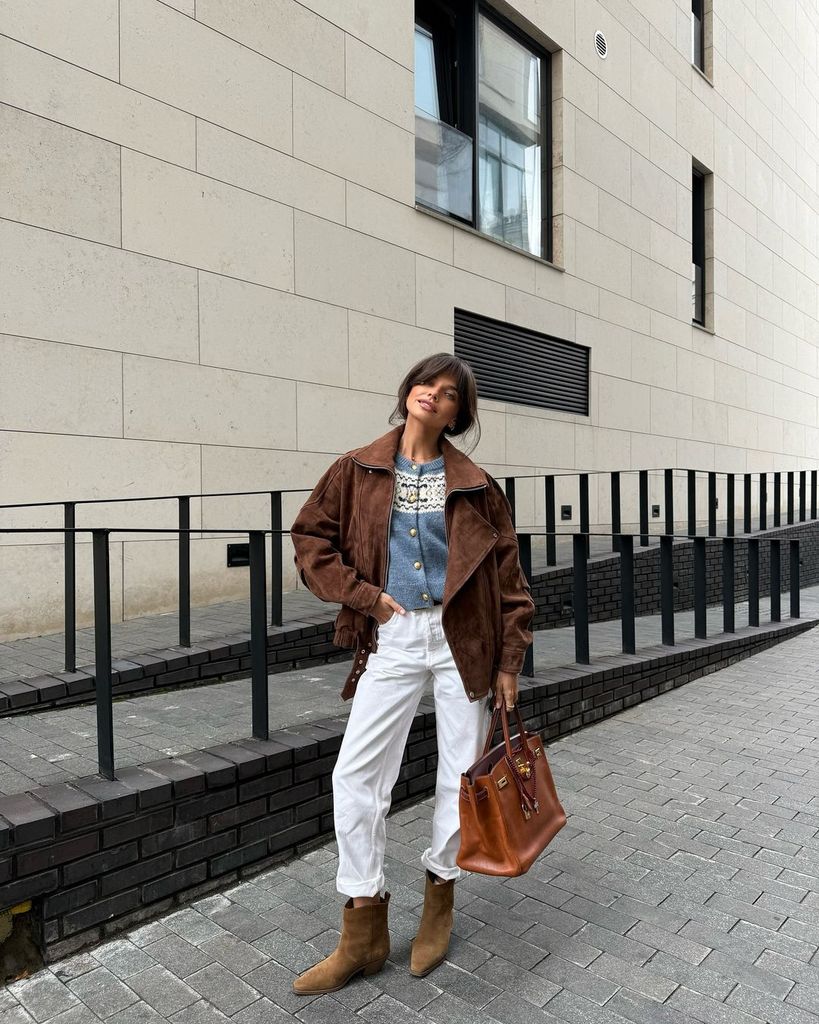 Marie Tsyganova con chaqueta de ante