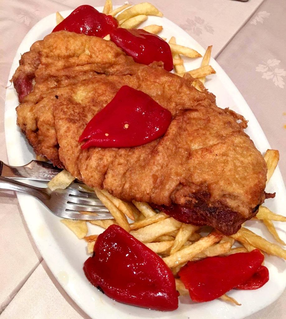 En la carta tampoco falta el tradicional cachopo.