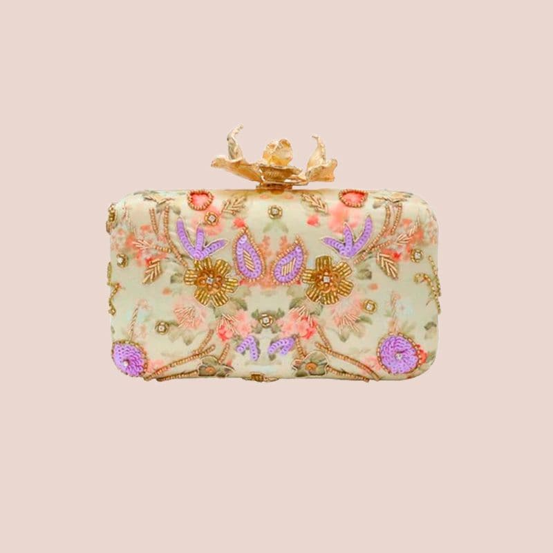 Bolso bordado de Acus