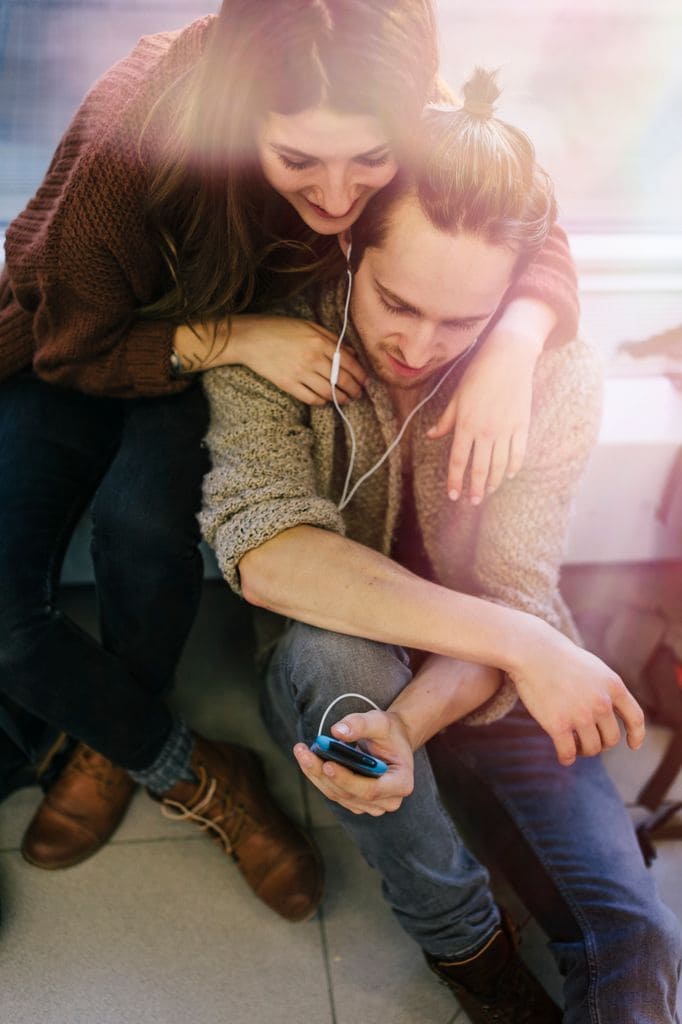 Por qué al inicio de una relación imitamos a la otra persona