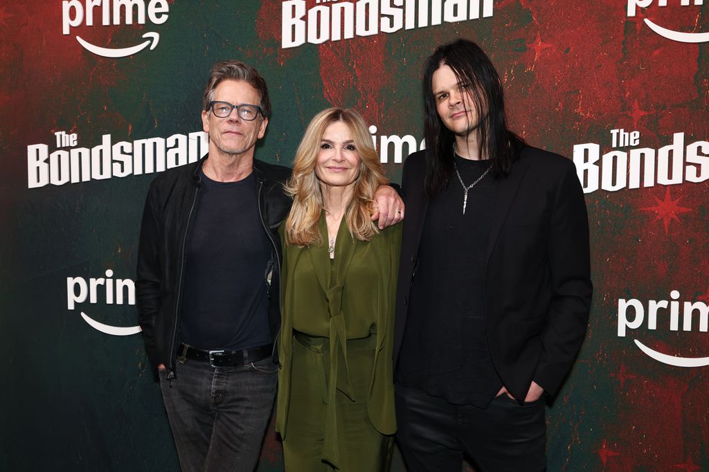 Kevin Bacon estuvo acompañado en la premiere de The Bondsman por su esposa, Kyra Sedgwick, y su hijo, Travis Bacon