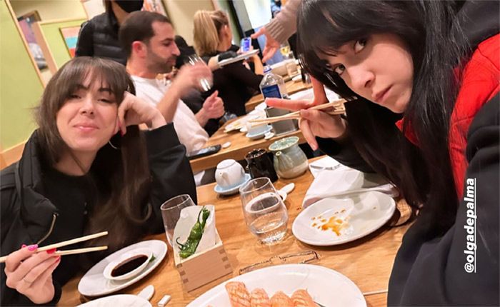 Aitana en Los Ángeles con su prima Olga