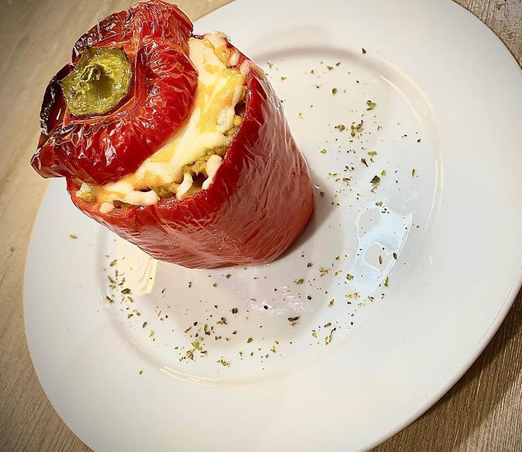 Pimiento relleno de carne y gratinado