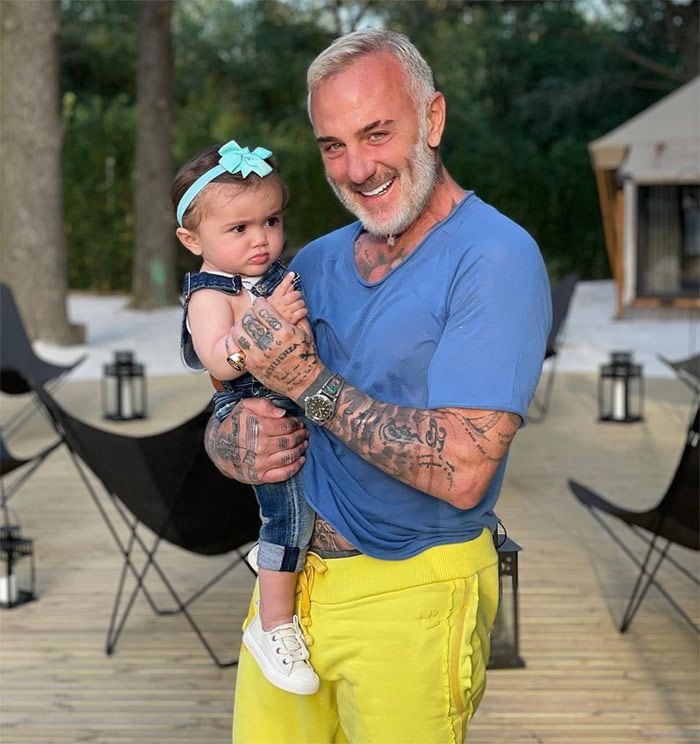 Gianluca Vacchi con su hija
