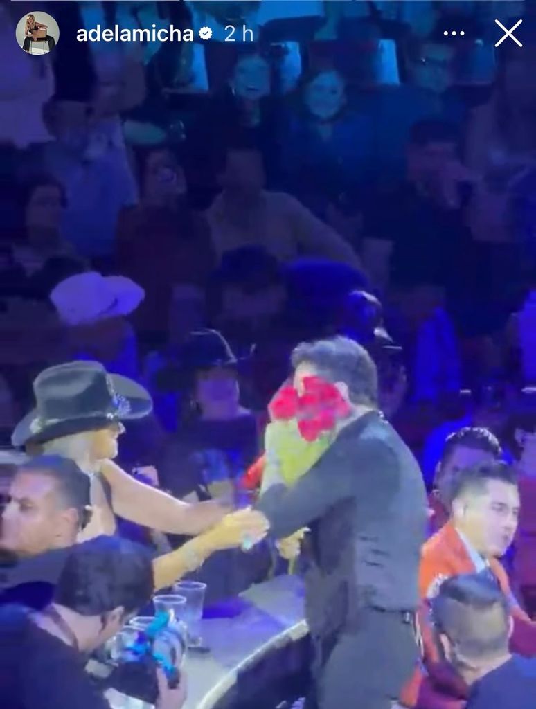 Nodal agradeció el gesto de Adela Micha, en la Feria de San Marcos.