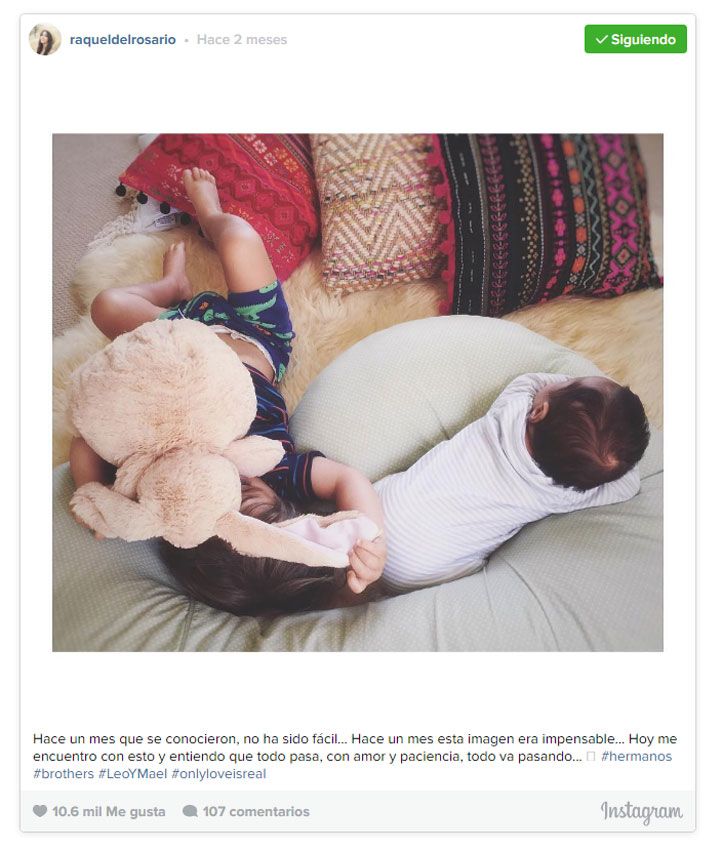 La vocalista de El sueño de Morfeo dio a luz a su segundo hijo a principios de mayo y en ningún momento ocultó que el pequeño Leo tenía celos de su hermano. "Hace un mes que se conocieron, no ha sido fácil... Hace un mes esta imagen era impensable... Hoy me encuentro con esto y entiendo que todo pasa, con amor y paciencia, todo va pasando...", publicó en Instagram con esta otra imagen
