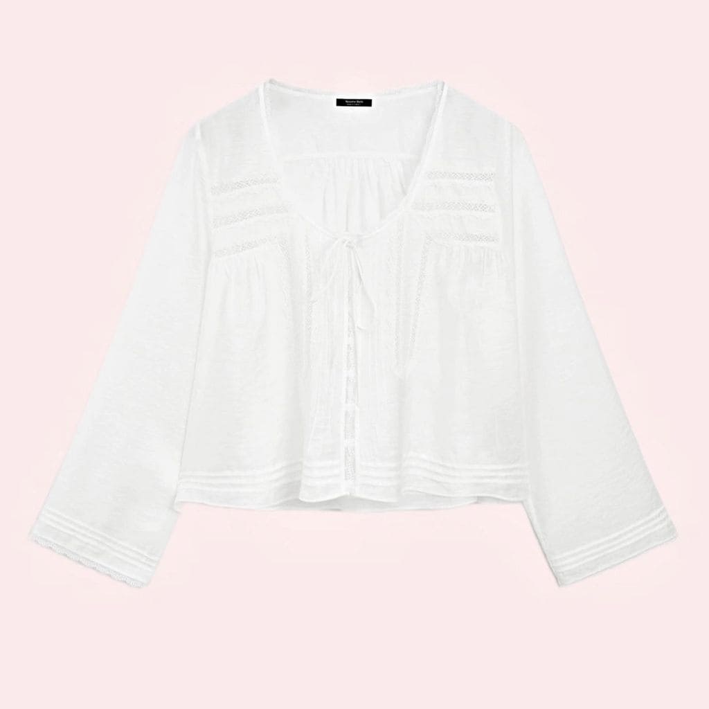La blusa fluida con detalle de puntilla de Massimo Dutti para un look romántico