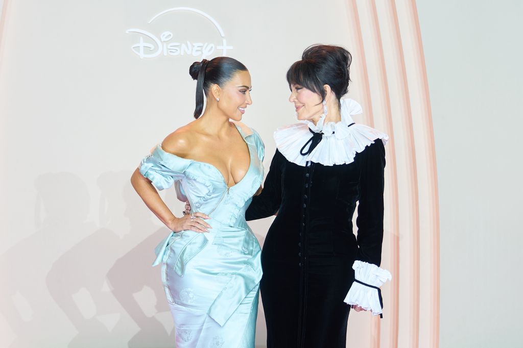 Kim Kardashian y Kris Jenner en la premier de "All's Fair" en París.