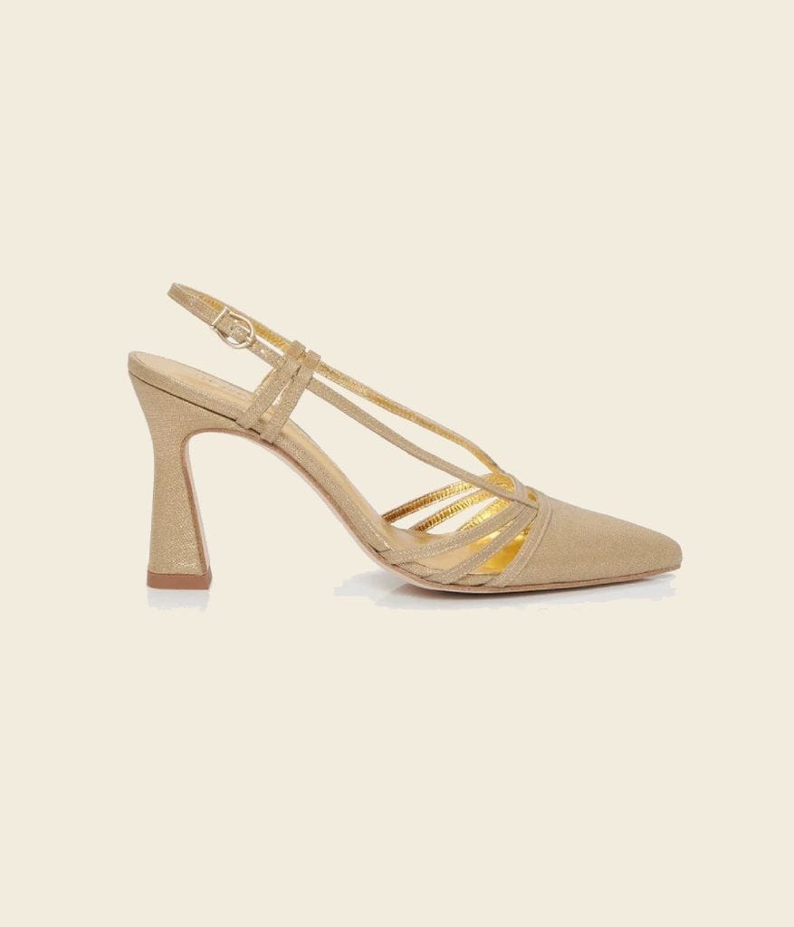 Slingbacks doradas de Flor de Asola en Es Fascinante