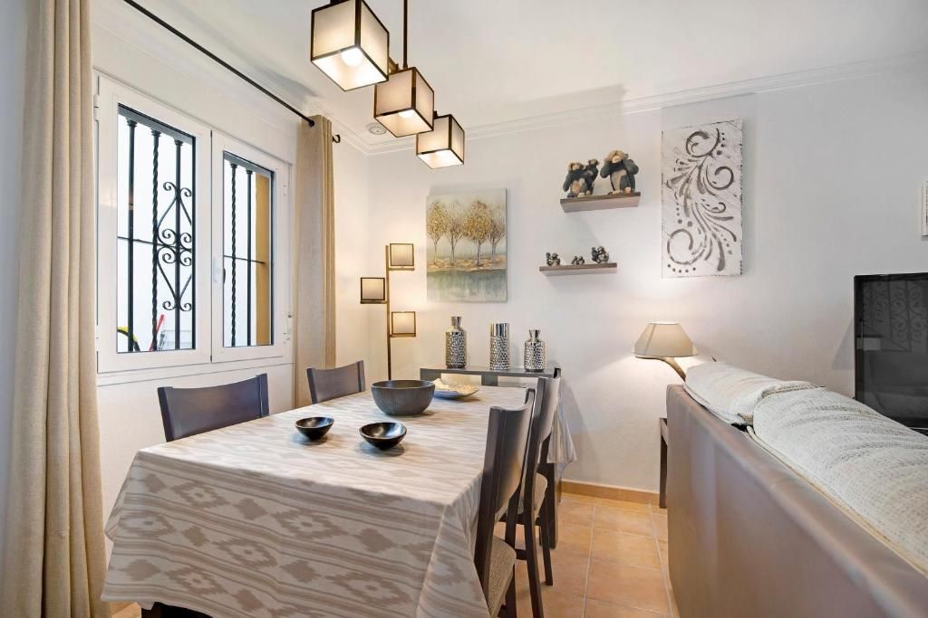 Así es el comedor de Villa Viruta, la casa rural que alquilan Beatriz Trapote y Víctor Janeiro en El Bosque
