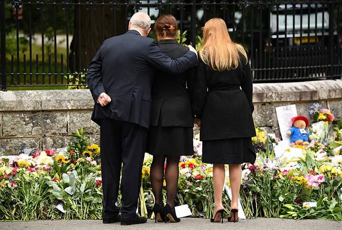 familia real en balmoral tras la muerte de isabel ii