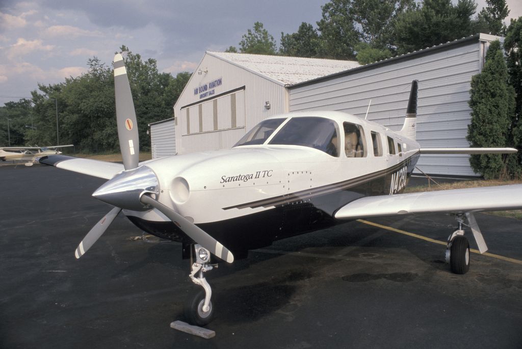 El hangar donde John Kennedy Jr. tenía estacionado su Piper Saratoga