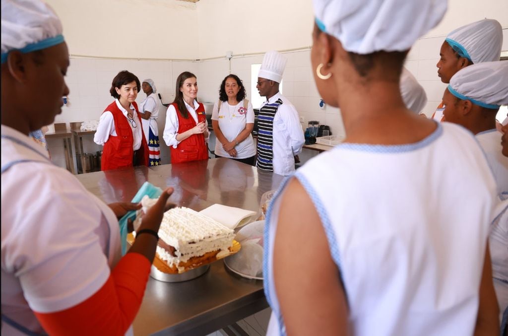 La Reina ha visitado, junto a la primera dama de la República de Cabo Verde, el proyecto  “Fazenda Esperança” en la Isla de Santiago