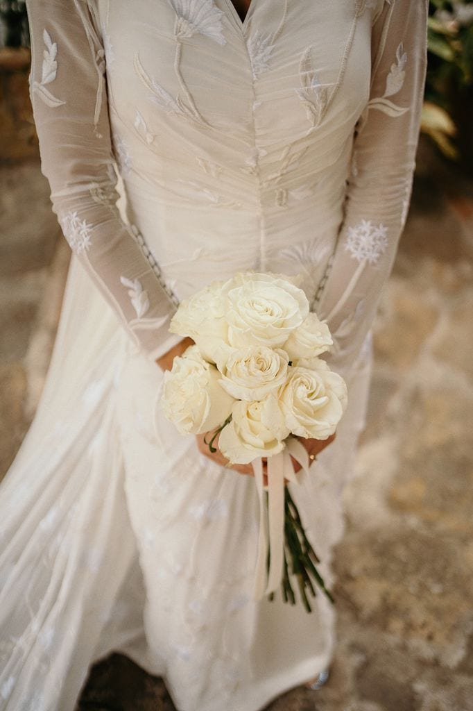 Boda en Jaén ramo rosas blancas