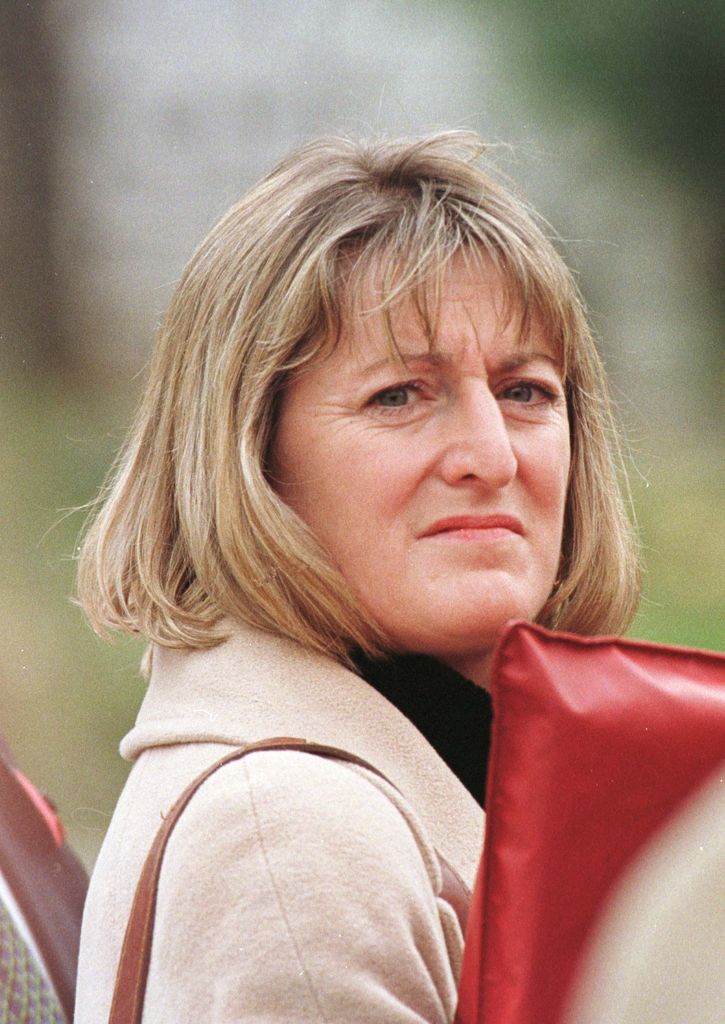 La secretaria de prensa del Príncipe de Gales, Sandy Henney, en una ceremonia del Día del Recuerdo