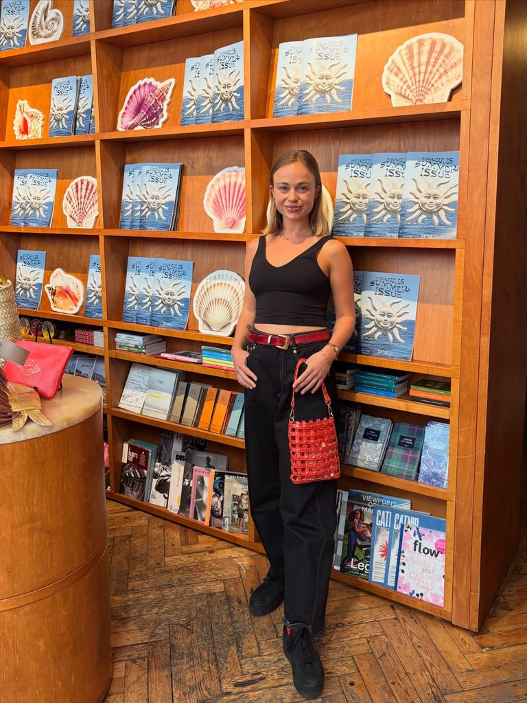 Amelia Windsor sorprende con su pasión por los bolsos de piel españoles