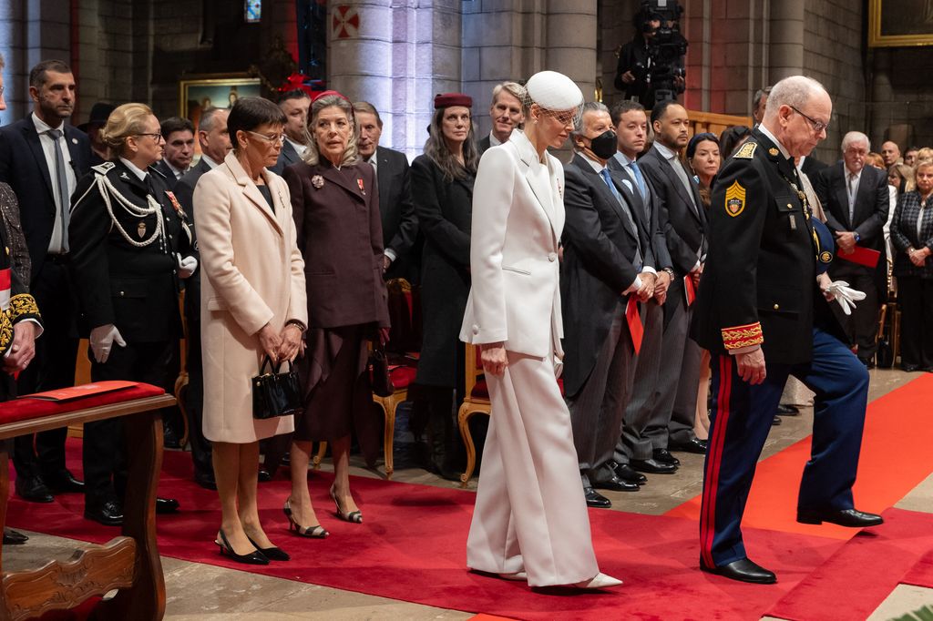 LA PRINCESA CHARLENE Y EL PRÍNCIPE ALBERTO II DE MÓNACO EN LA CATEDRAL DE SAN NICOLÁS DURANTE LAS CELEBRACIONES DEL DÍA NACIONAL DE MÓNACO