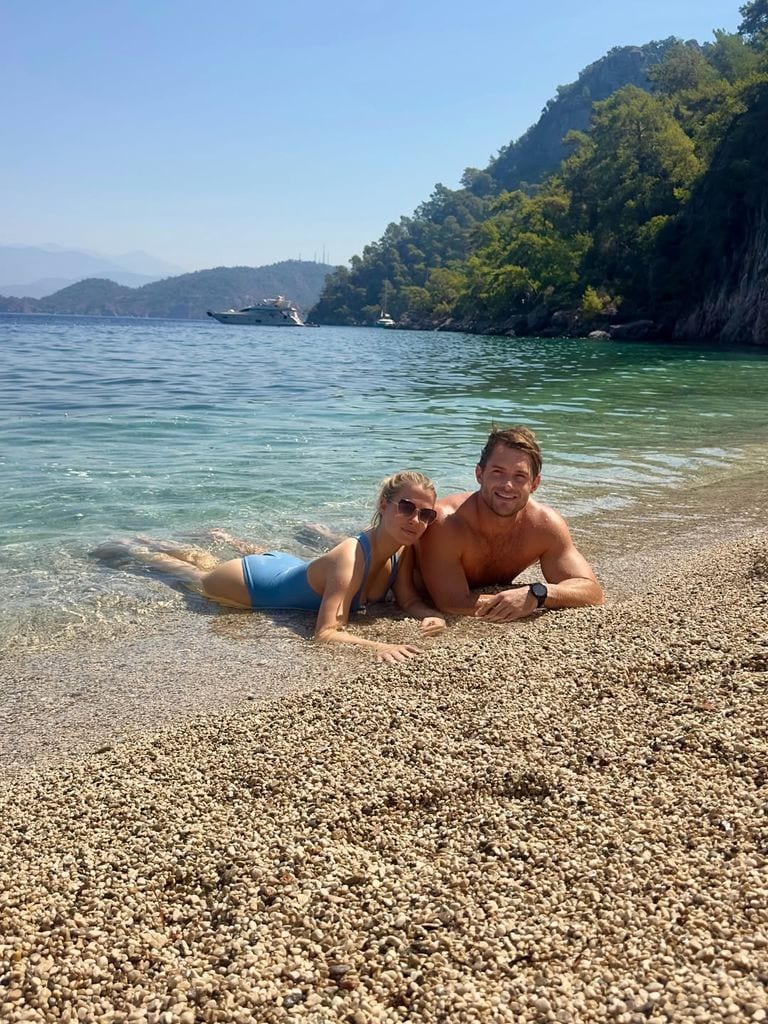 Amelia Spencer y su marido, Greg Mallett 