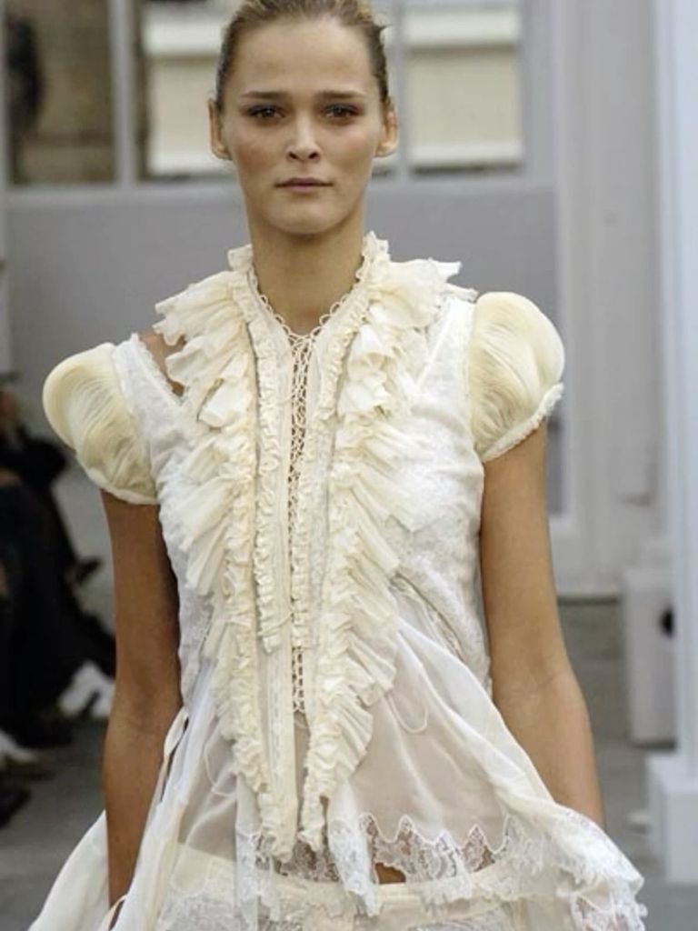 El vestido en pasarela Balenciaga SS 2006