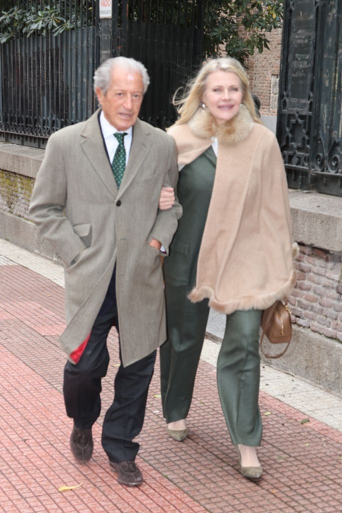 Philippe Junot y Nina Wendelboe-Larsen, cogidos del brazo por las calles de Madrid en marzo de 2024