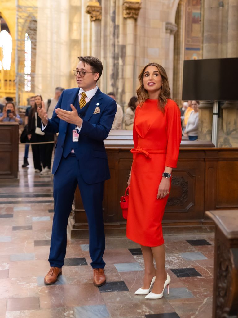 Rania de Jordania de rojo Letizia en Praga para su visita oficial país, 2026
