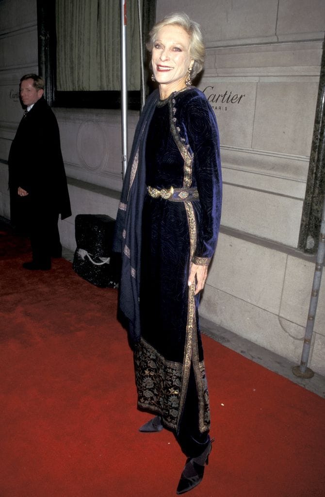 Nan Kempner look de terciopelo