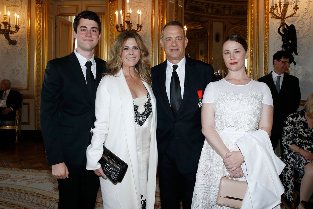Tom Hanks con sus hijos Truman y Elizabeth y su mujer, Rita Wilson