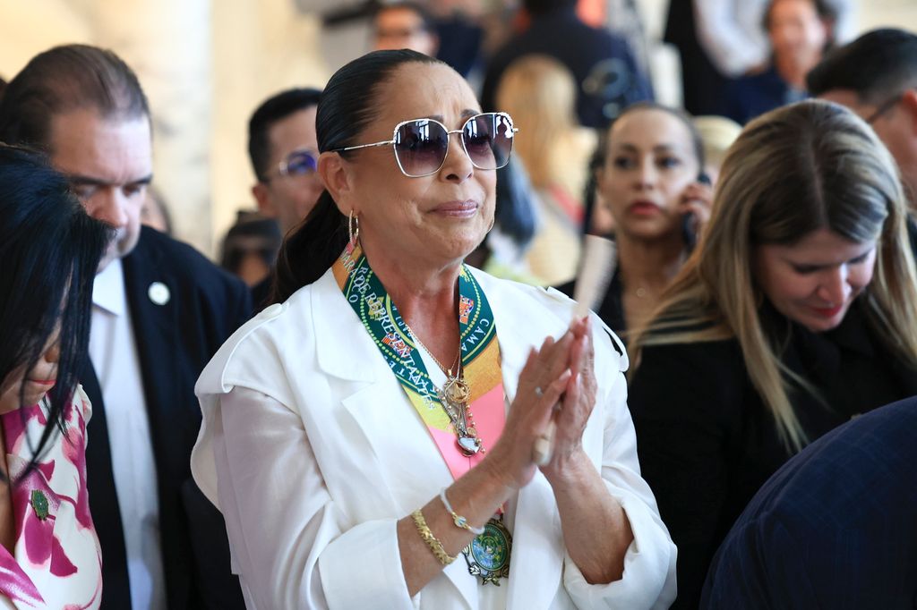 Entre lágrimas y visiblemente emocionada, así ha recibido Isabel Pantoja su reconocimiento en Puerto Rico