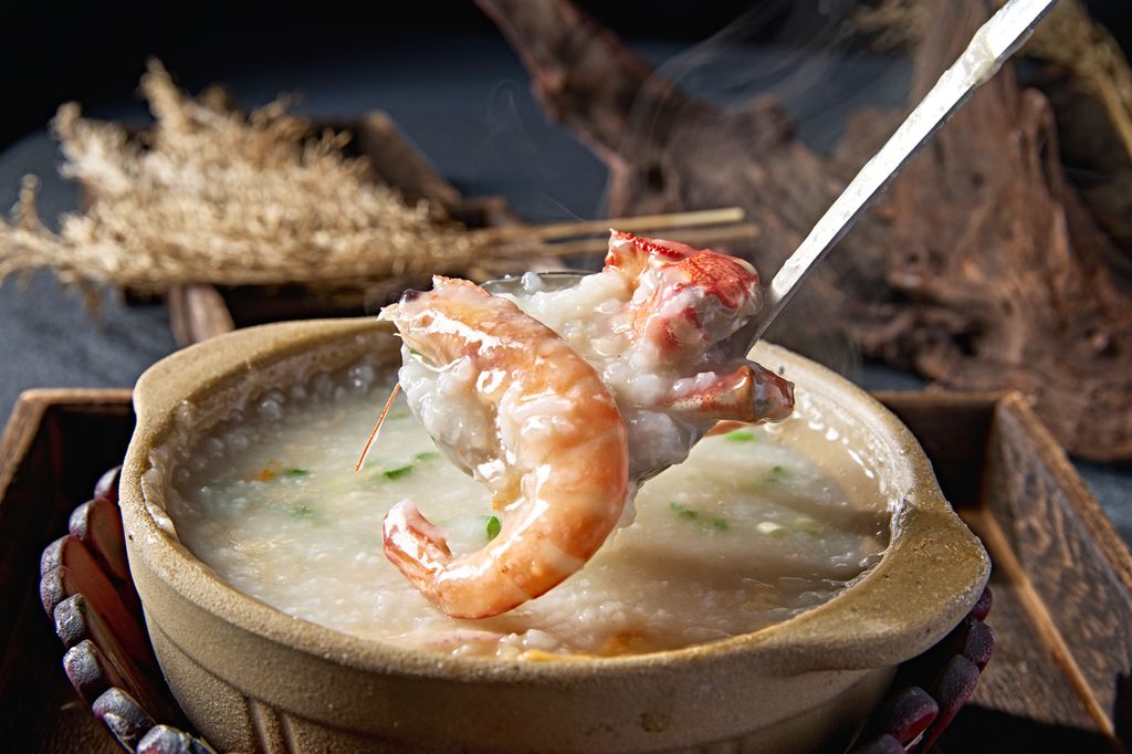 Al 'congee' se le añaden todo tipo de ingredientes como verduras, carne, pollo, mariscos, etc.