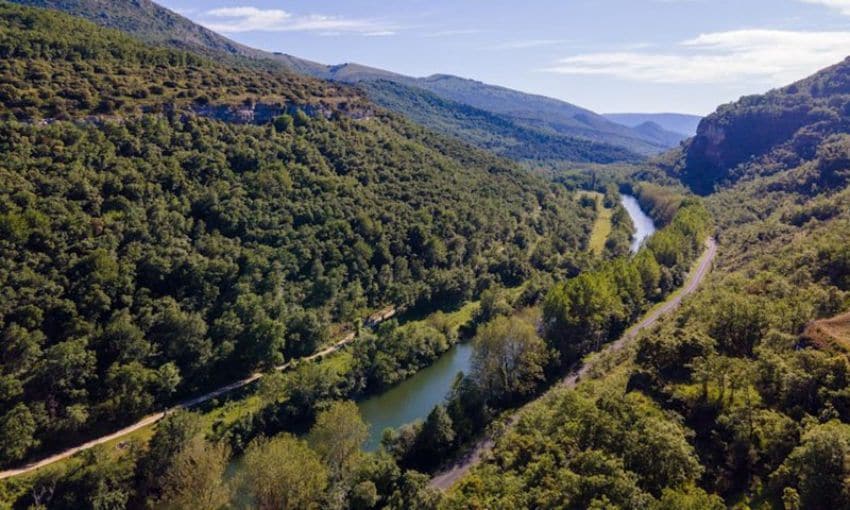 paisaje-en-el-entorno-del-monasterio-de-santa-maria-de-rioseco-en-burgos
