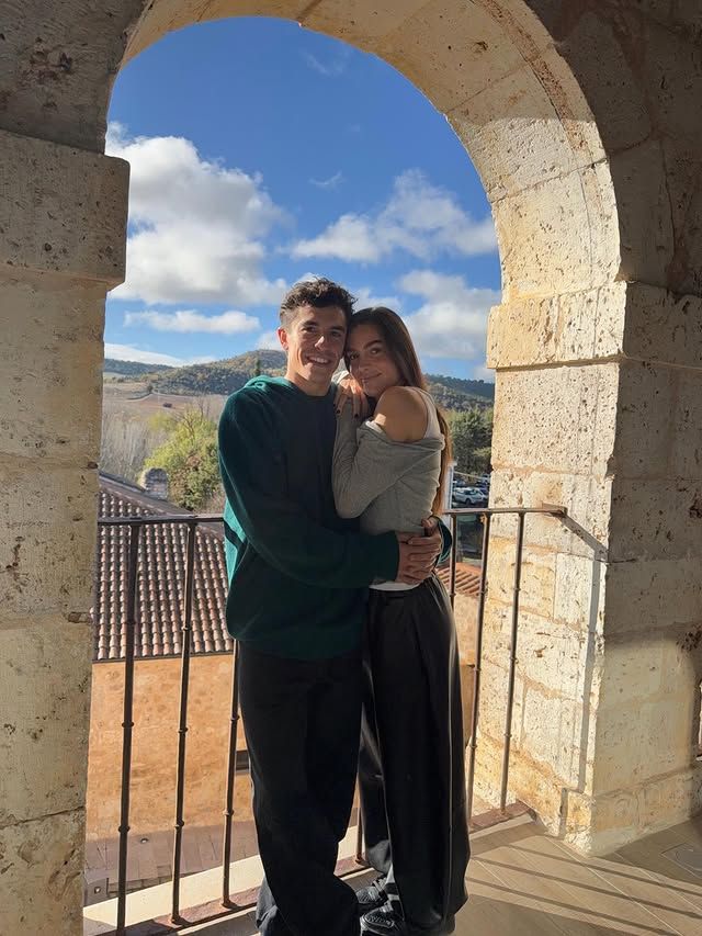 Marc Márquez y Gemma Pinto disfrutando del viaje