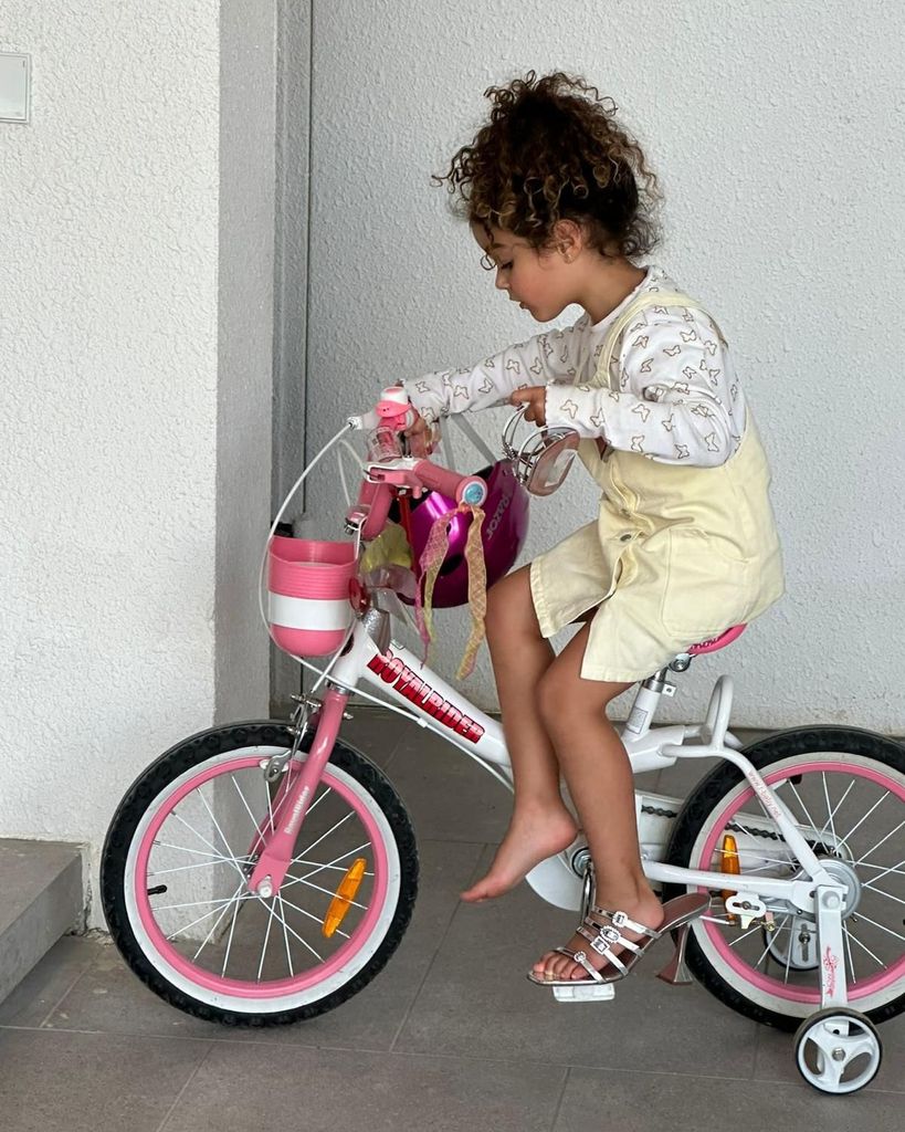 Cristiano Ronaldo compartió esta linda foto de Alana al felicitarla por sus 8 años.