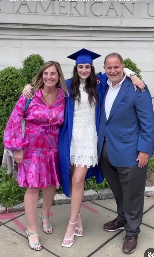 Raúl de Molina y su esposa con su hija